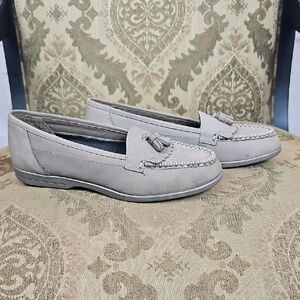 NWOT Tannish/Gray Classic Penny Loafers with Moc Toe Sz 7.5